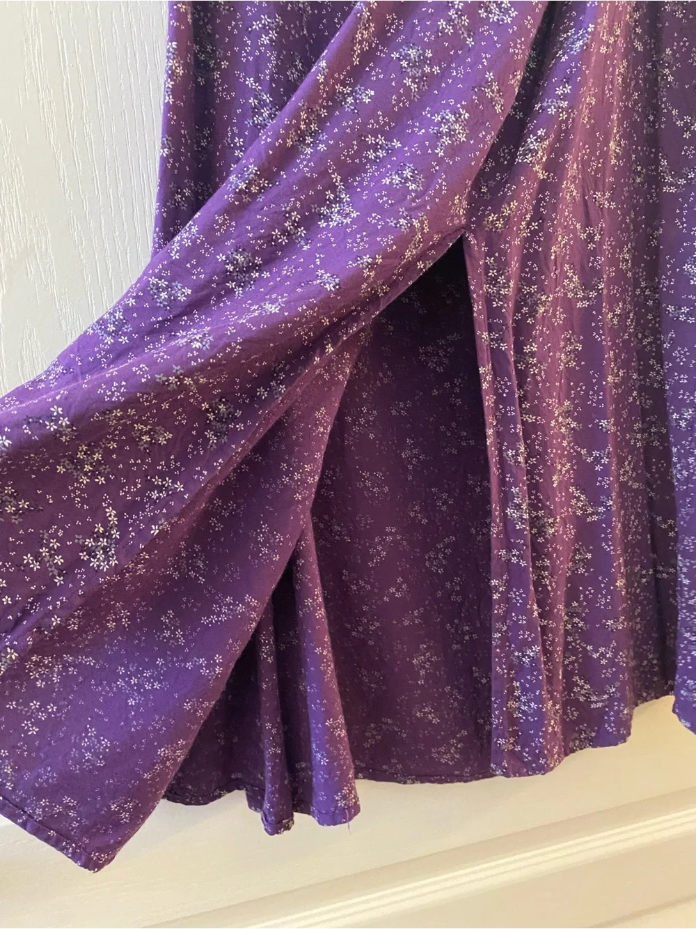 VINTAGE Women’s Floral Midi Skirt w/ Slit in Purple Floral - M